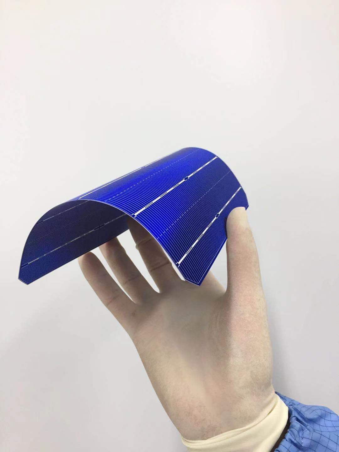 高效率薄杂结（HJT）硅太阳能电池