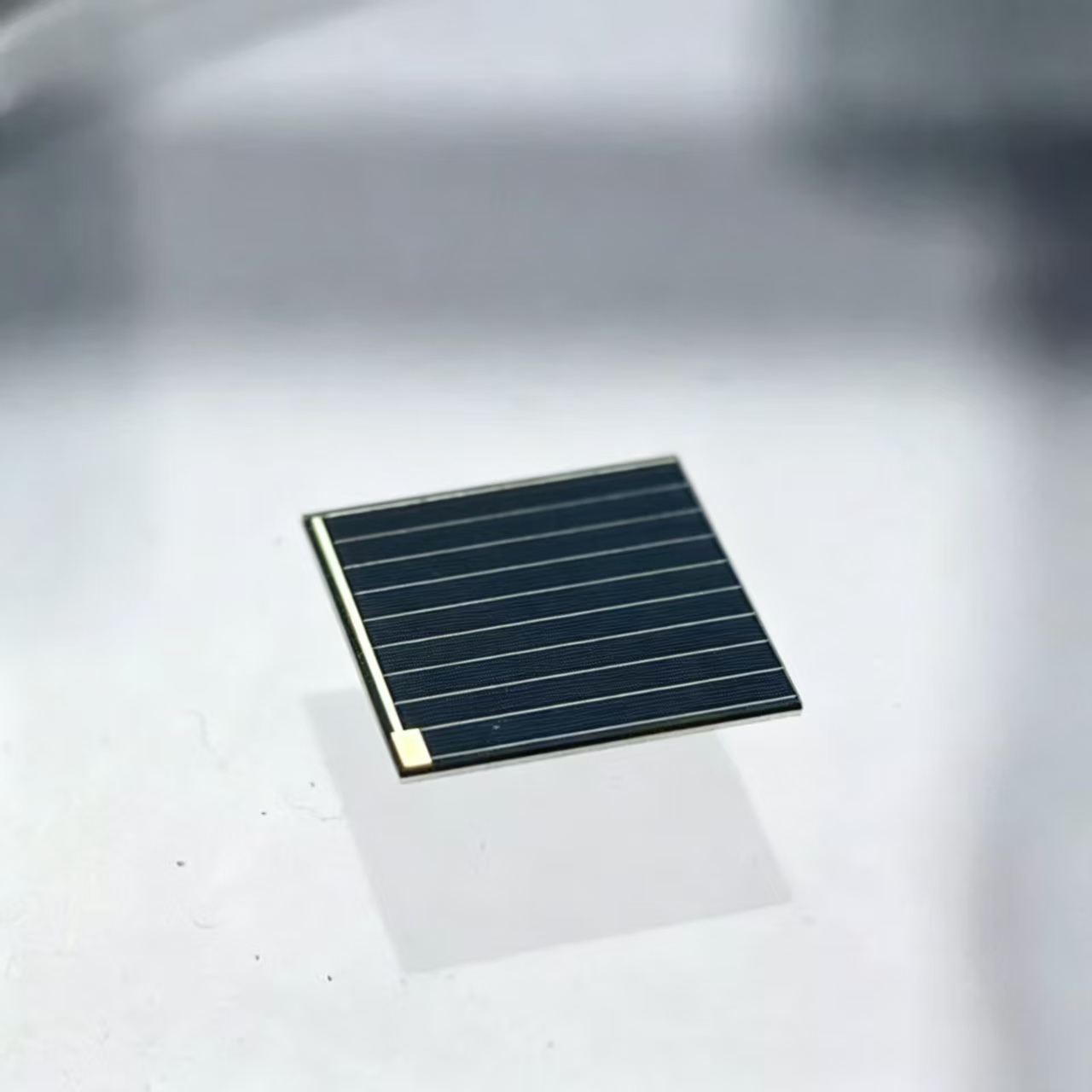 太陽電池ウェーハ|小型太陽電池 GPS トラッカー太陽電池 薄型 IoT 太陽電池 小型 CubeSat 太陽電池パネル サプライヤー